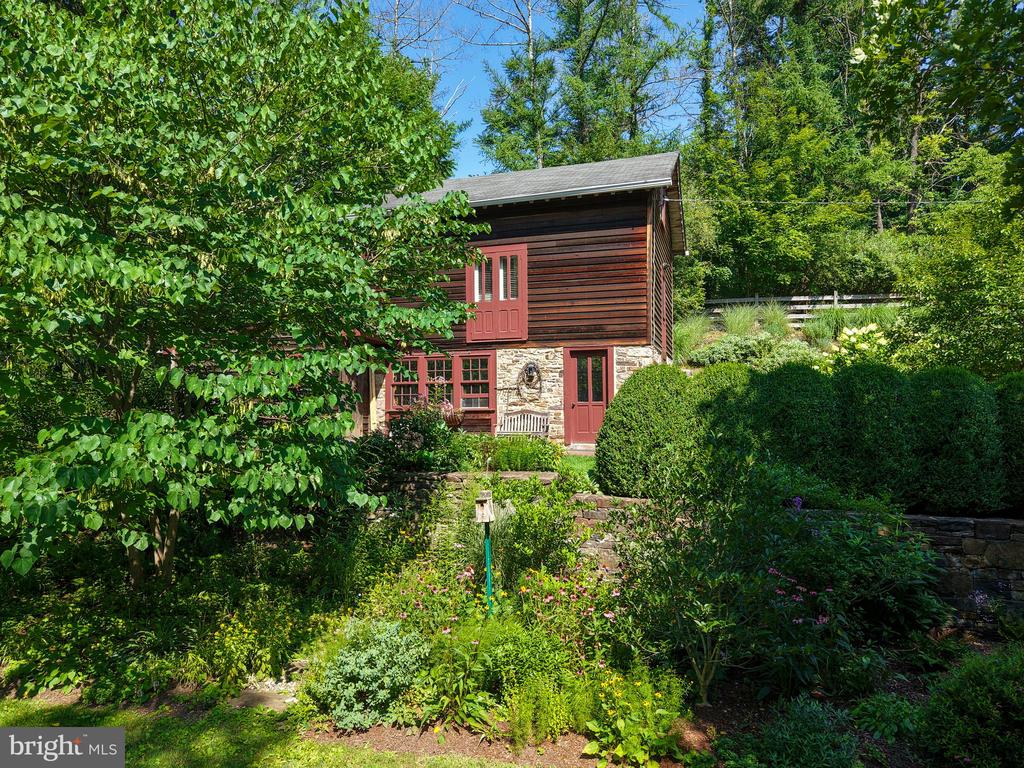 6175 CARVERSVILLE ROAD
