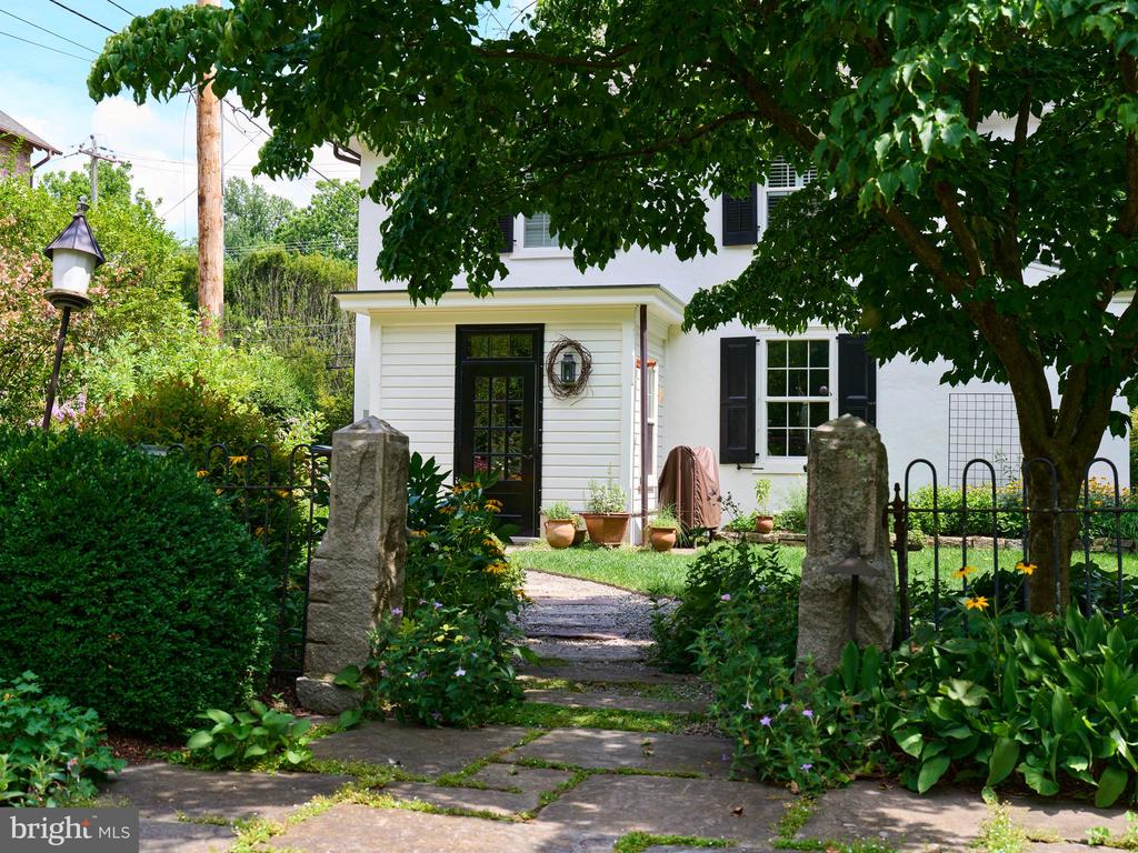 6175 CARVERSVILLE ROAD