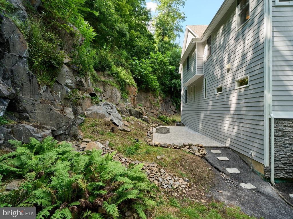 1855 RIVER ROAD