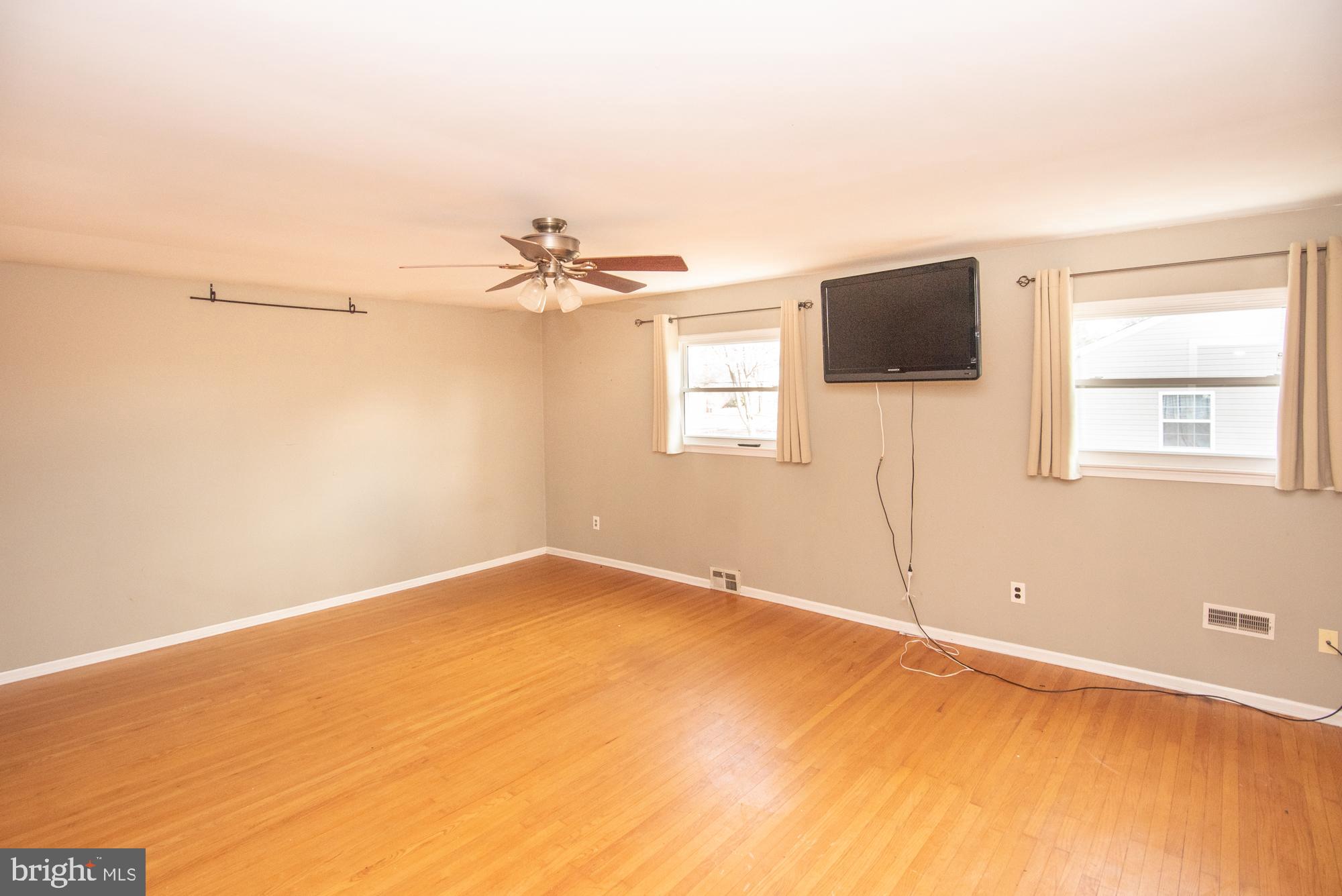 736 Mockingbird Ln
