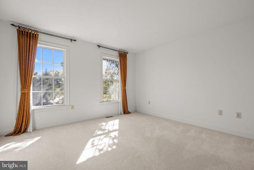 1120 KINGSLEY HALL DRIVE
