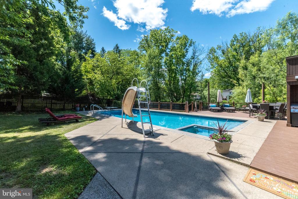 117 HEARTWOOD DRIVE