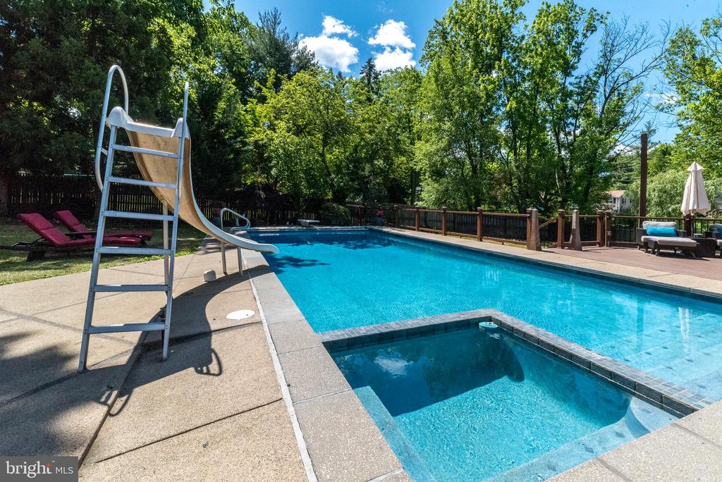 117 HEARTWOOD DRIVE