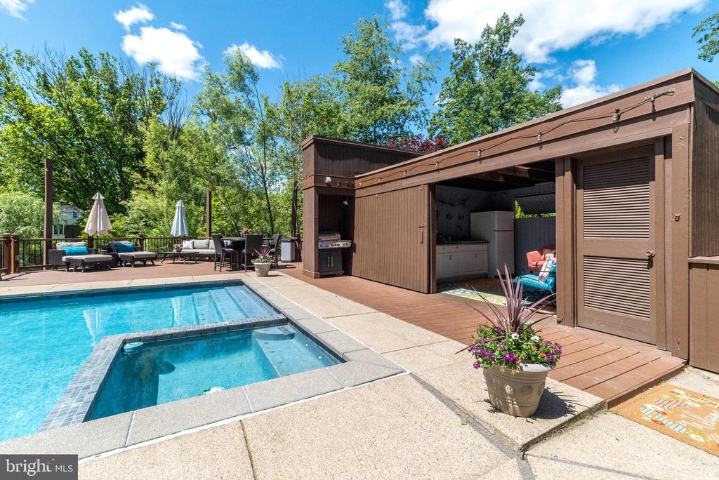 117 HEARTWOOD DRIVE