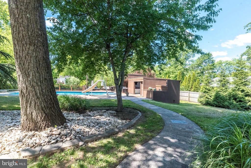 117 HEARTWOOD DRIVE