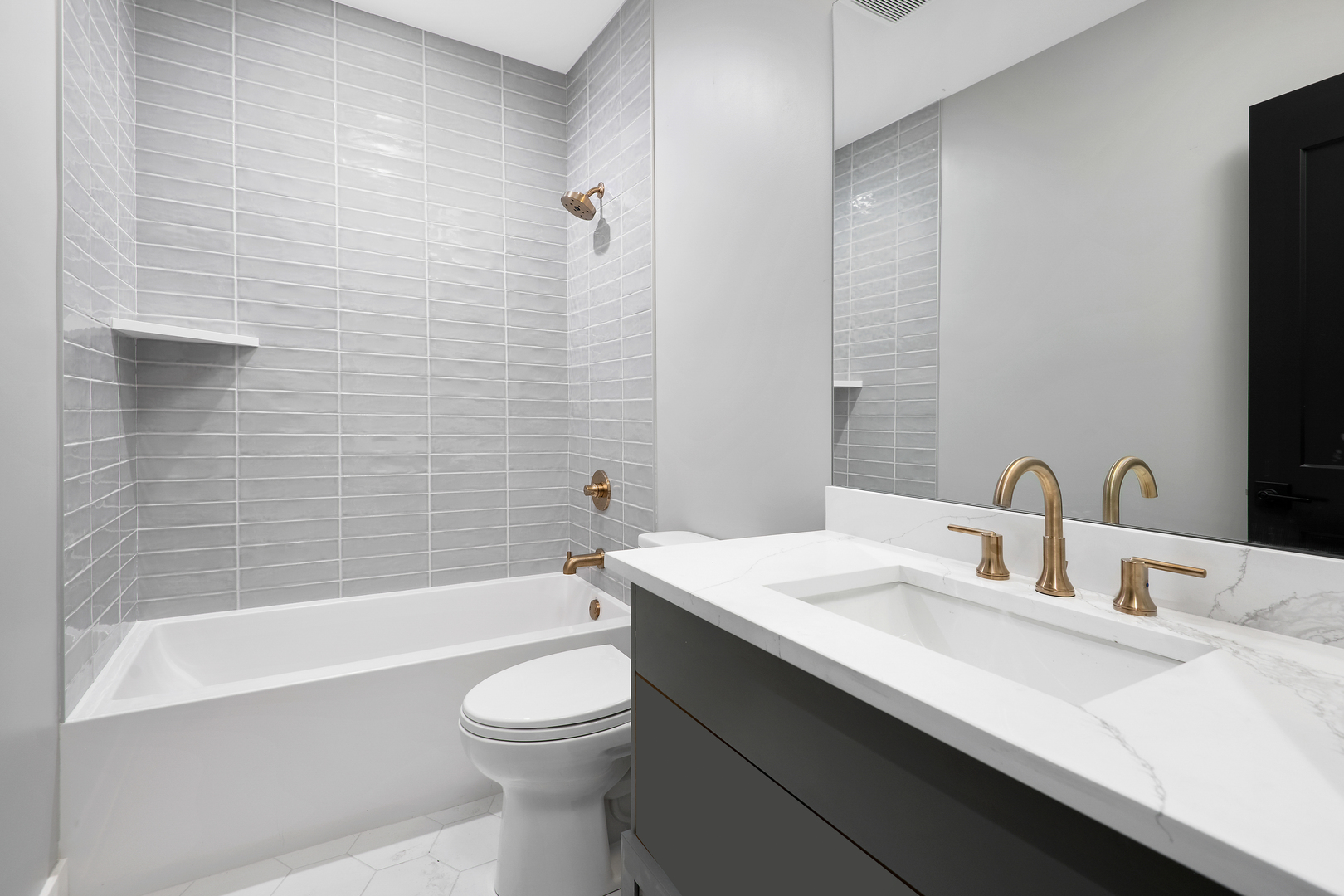 2913 W Belmont Avenue Unit: 3B