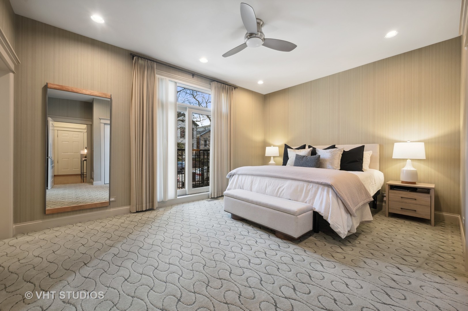 1756 N Mohawk Street Unit: 1E