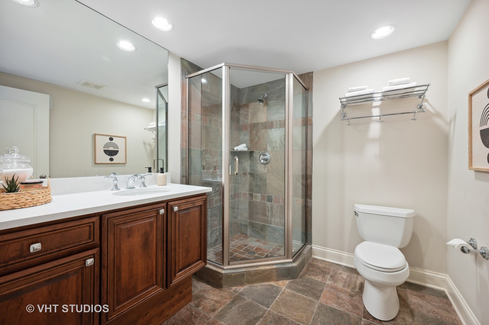 1756 N Mohawk Street Unit: 1E