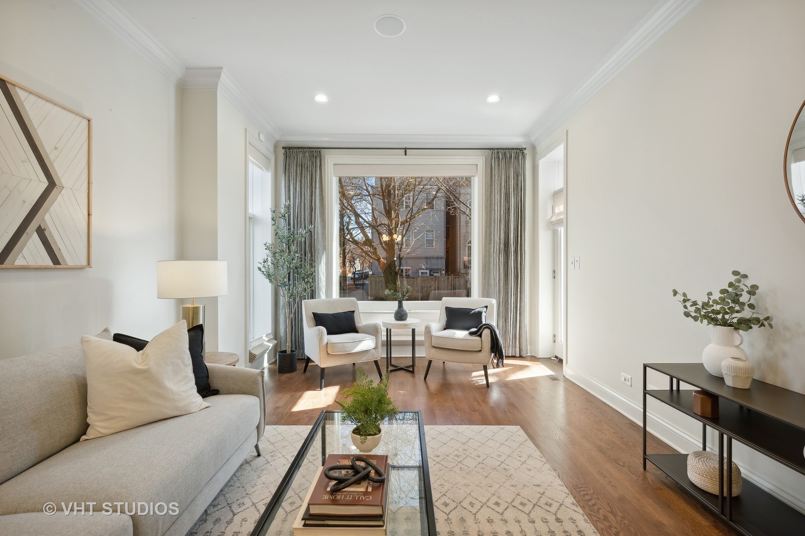 1756 N Mohawk Street Unit: 1E