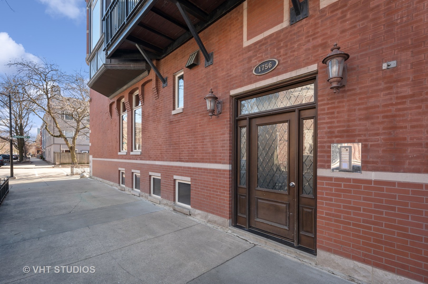 1756 N Mohawk Street Unit: 1E