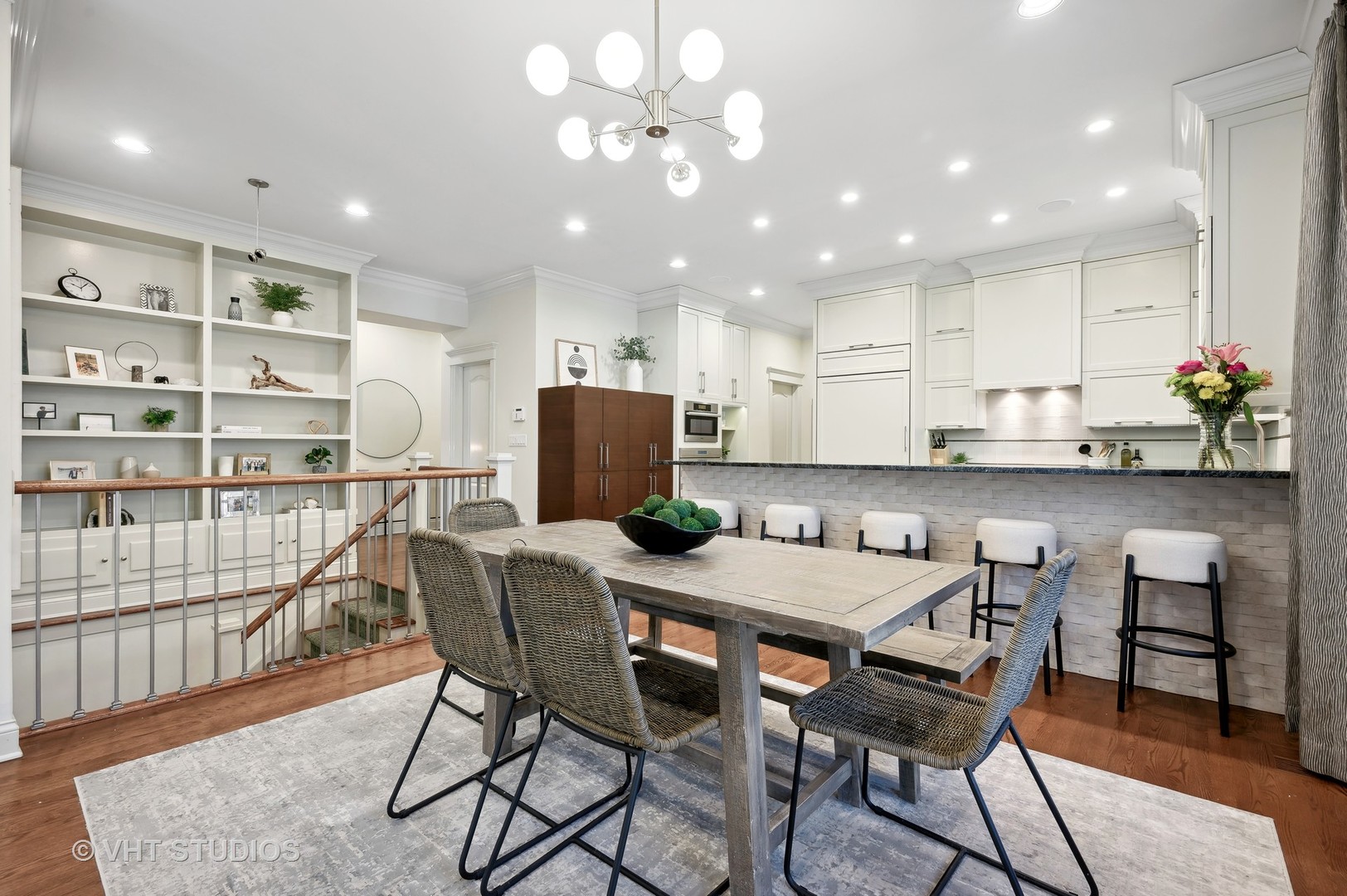 1756 N Mohawk Street Unit: 1E