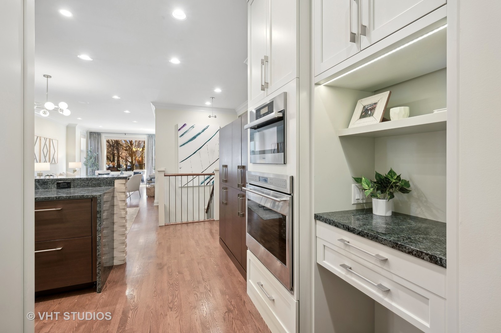 1756 N Mohawk Street Unit: 1E