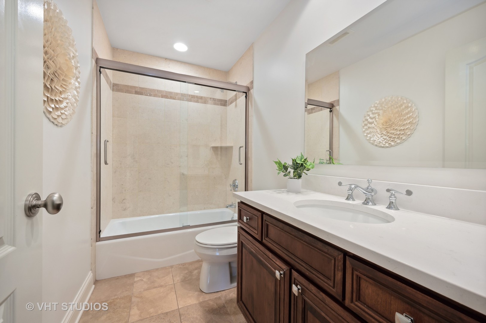 1756 N Mohawk Street Unit: 1E