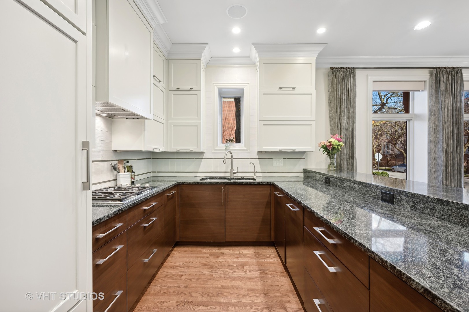 1756 N Mohawk Street Unit: 1E