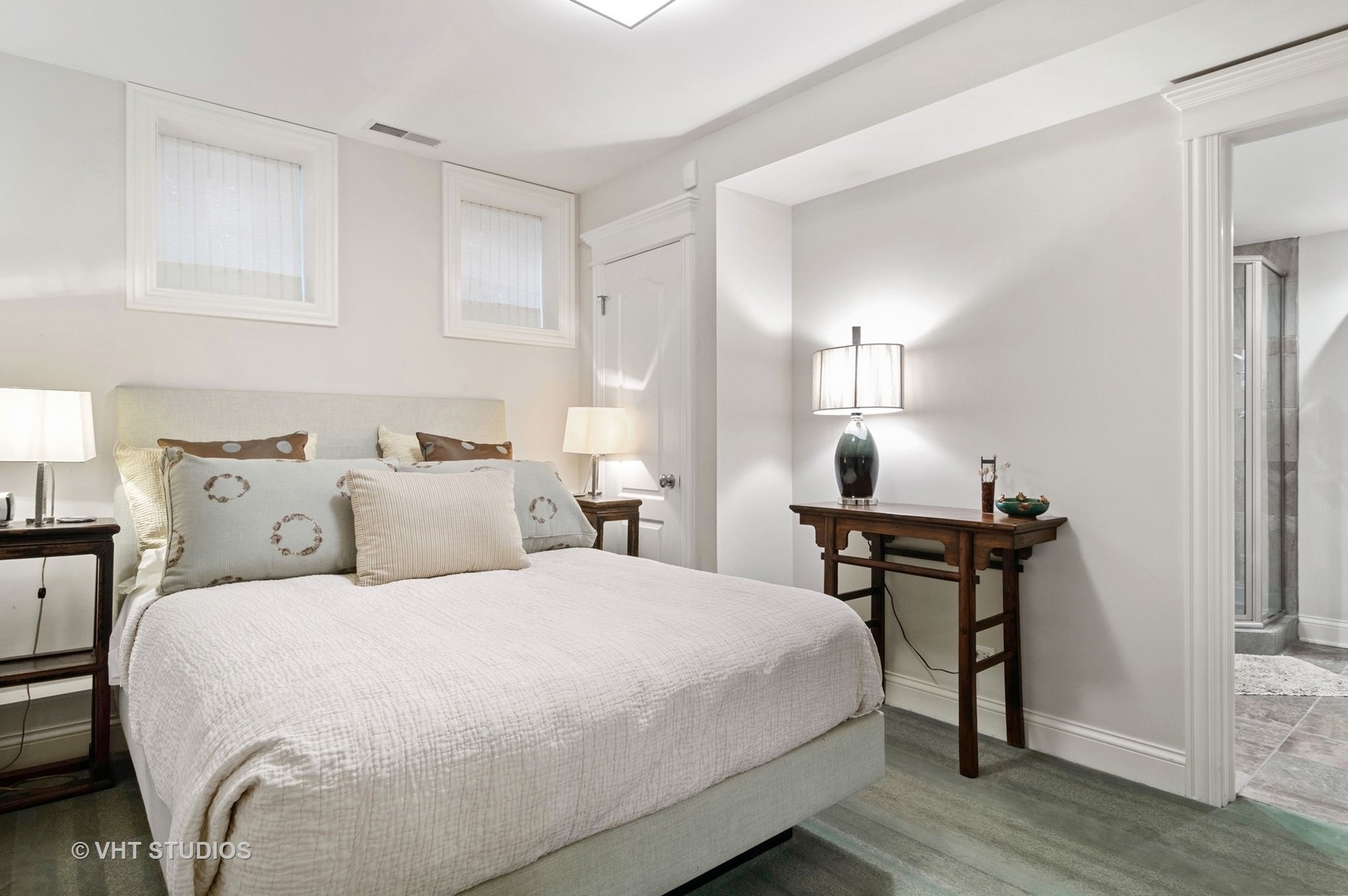 1756 N Mohawk Street Unit: 1E