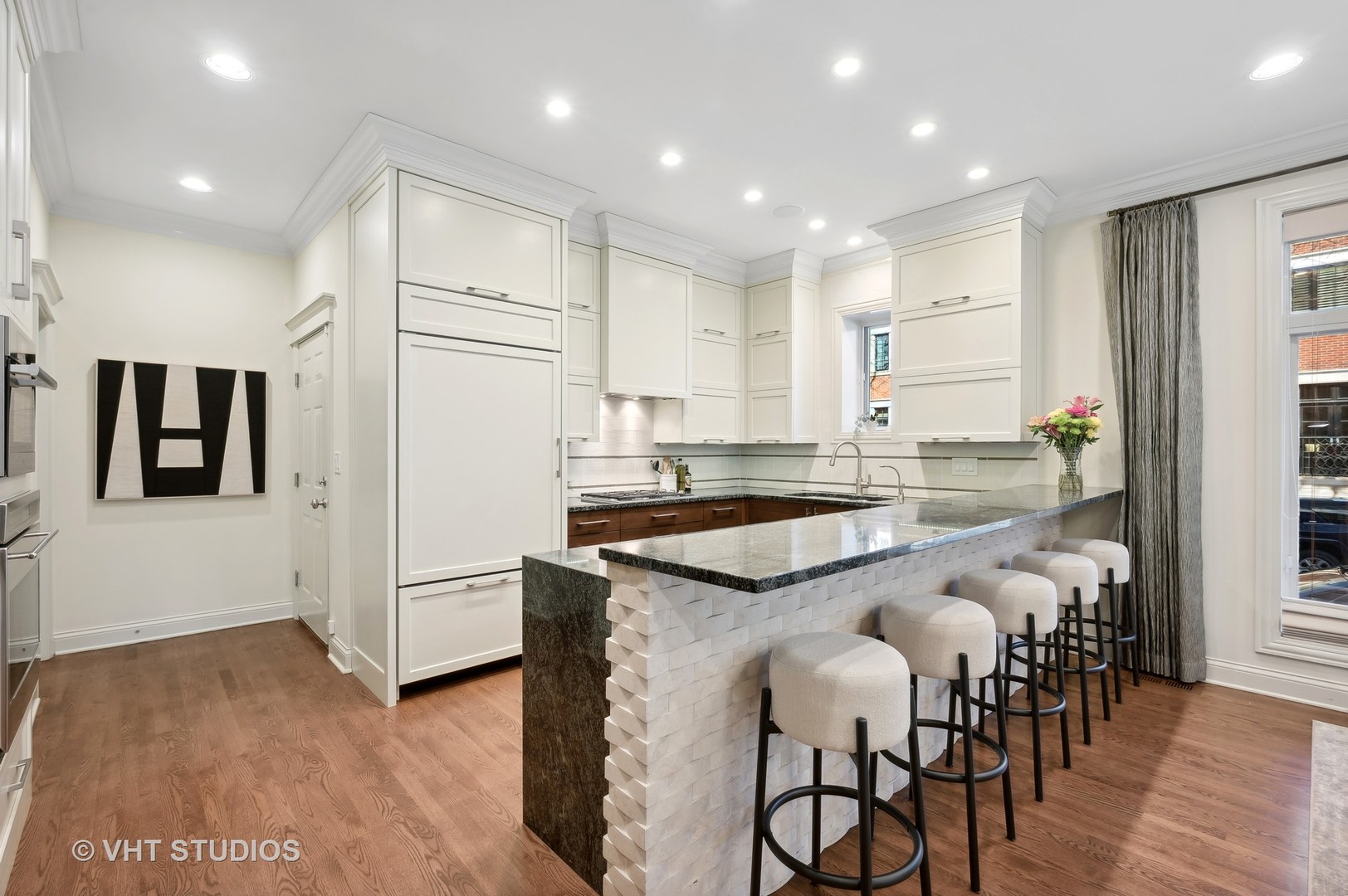 1756 N Mohawk Street Unit: 1E