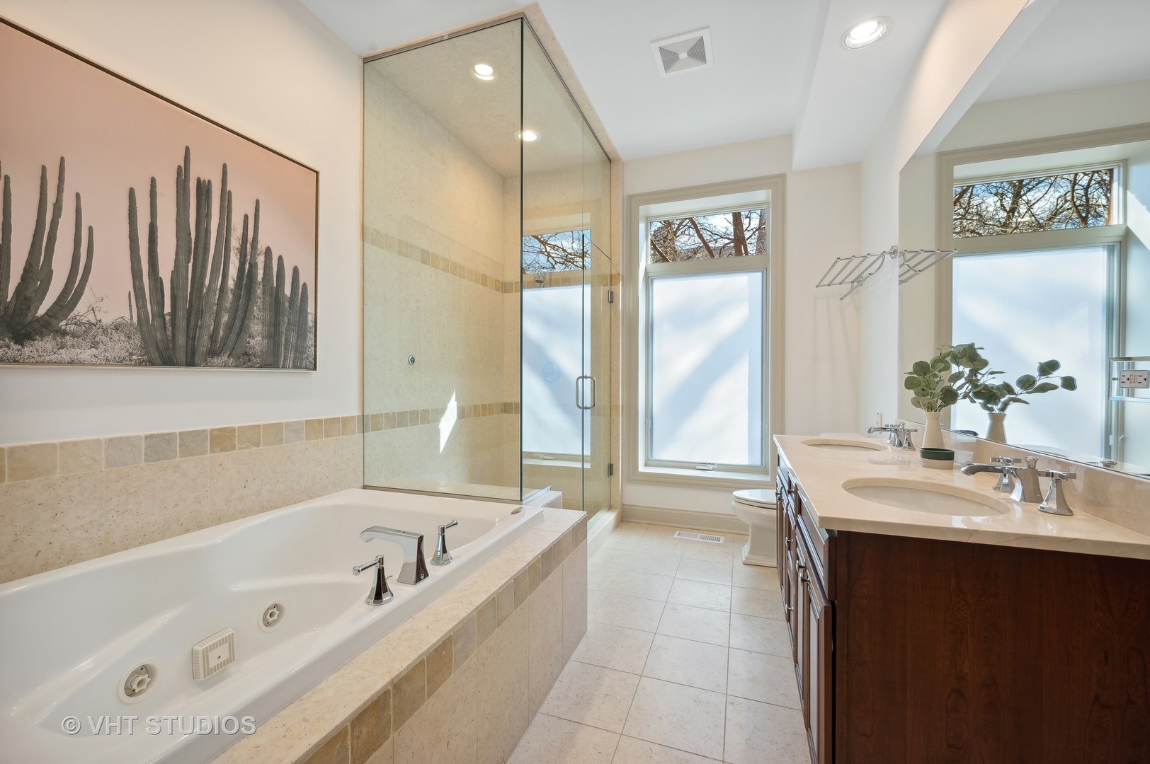 1756 N Mohawk Street Unit: 1E