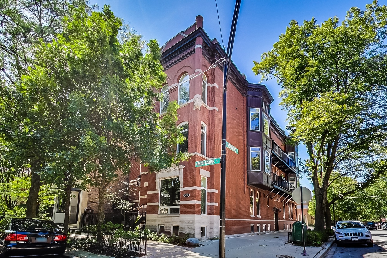 1756 N Mohawk Street Unit: 1E