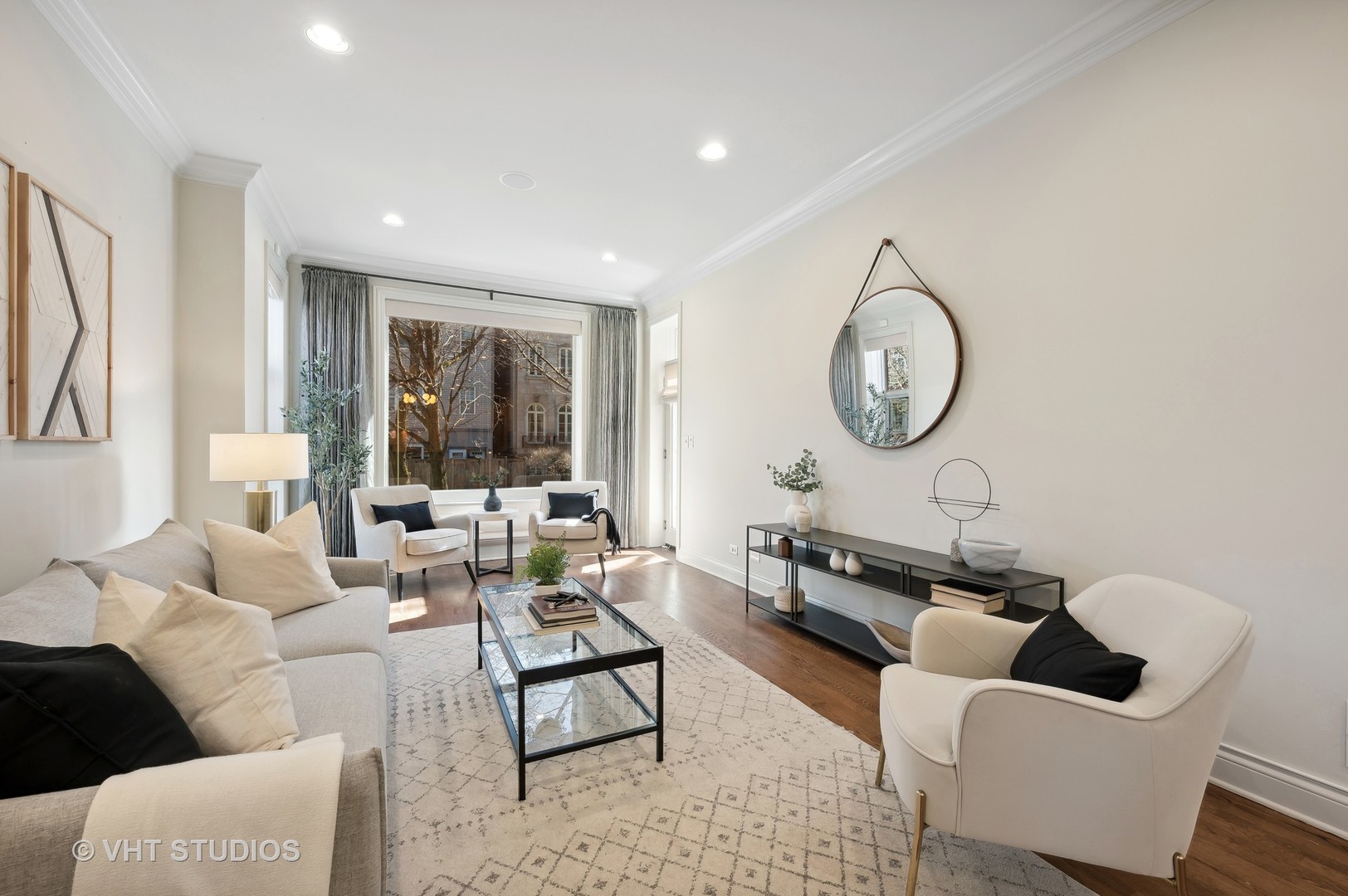 1756 N Mohawk Street Unit: 1E