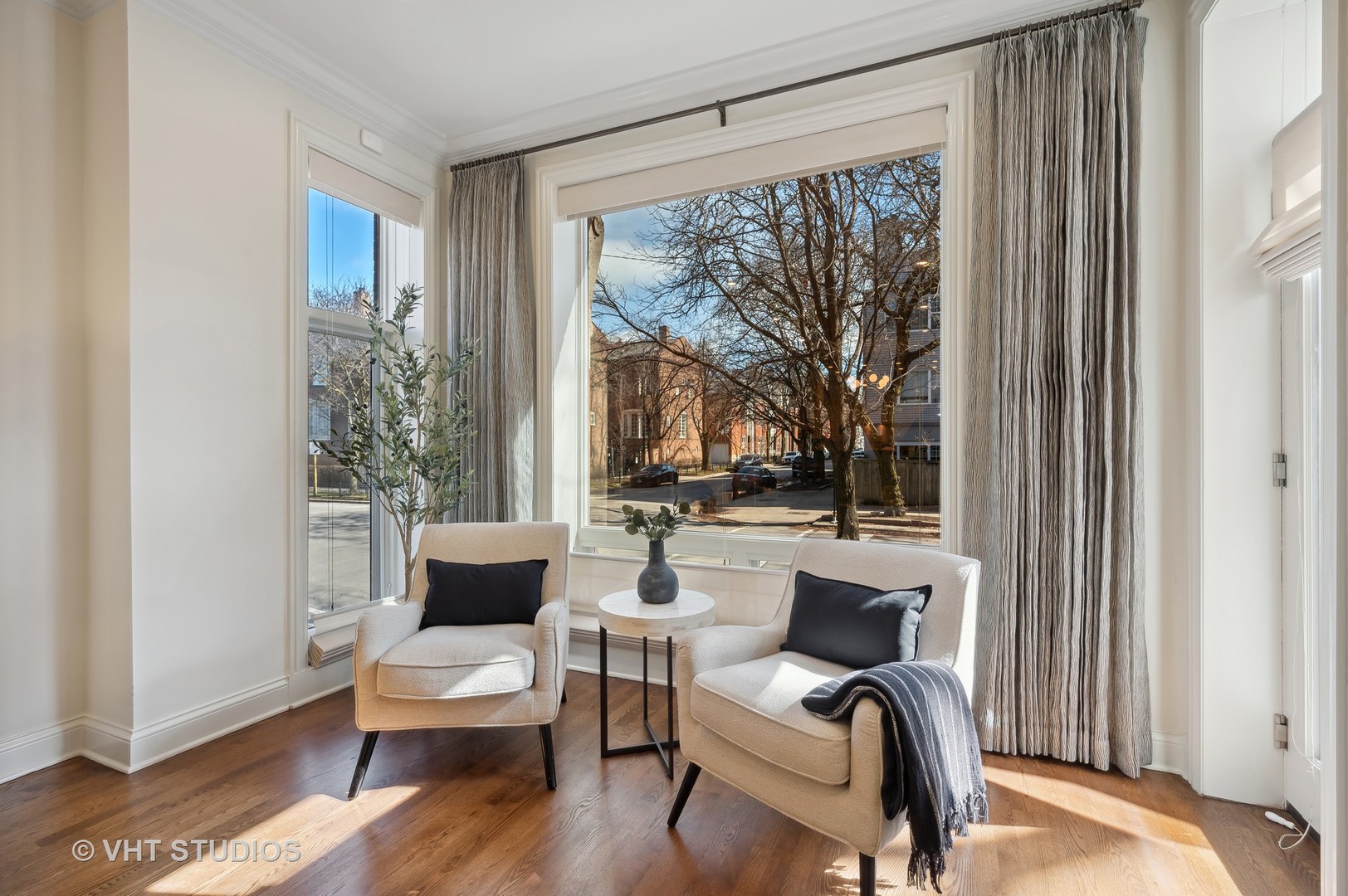 1756 N Mohawk Street Unit: 1E