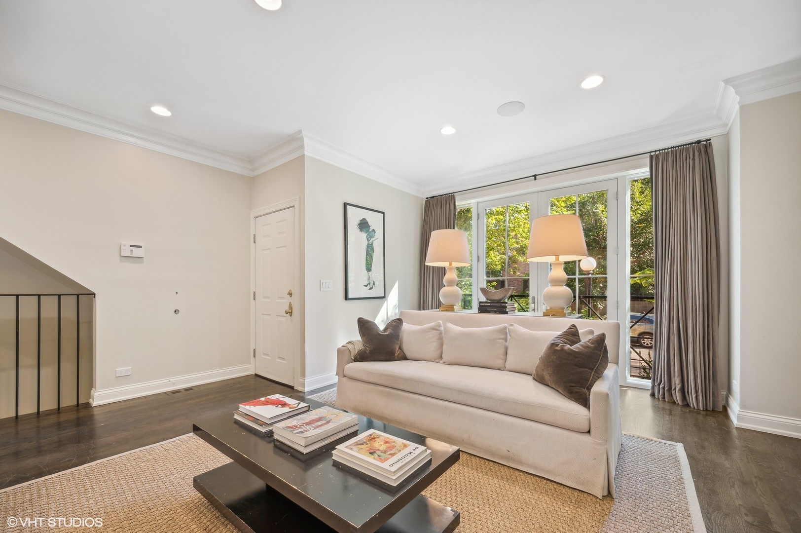 2050 N Mohawk Street Unit: 1