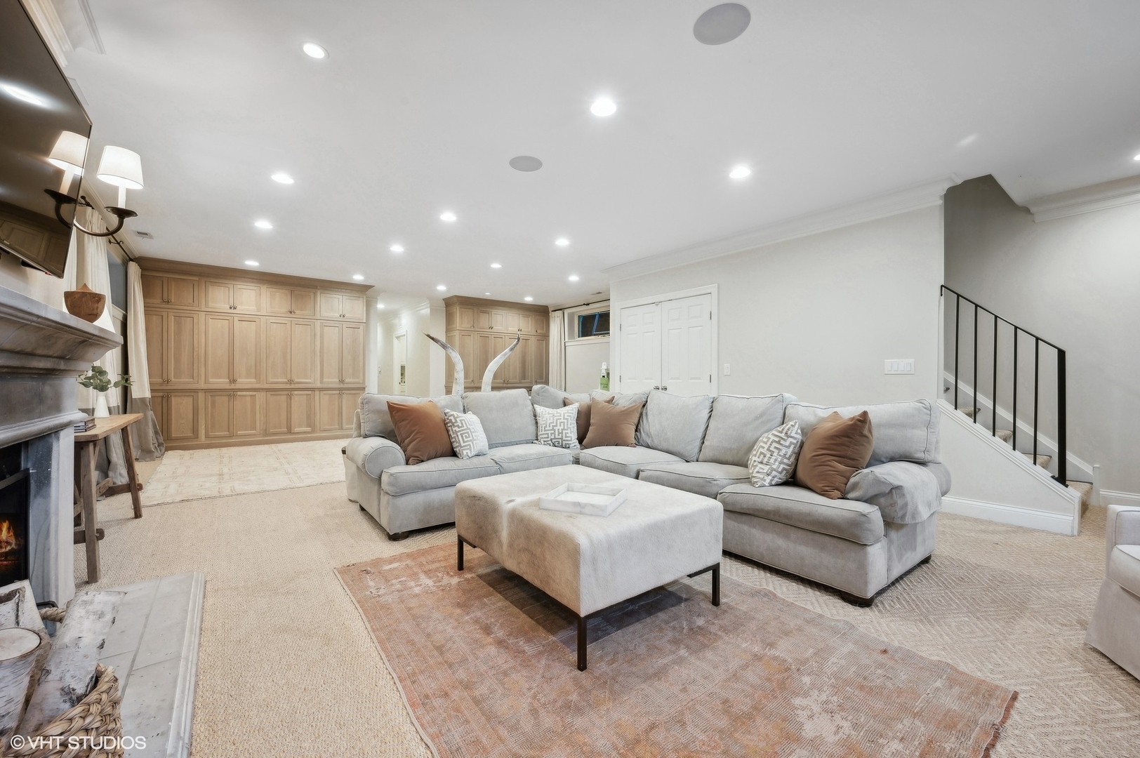 2050 N Mohawk Street Unit: 1