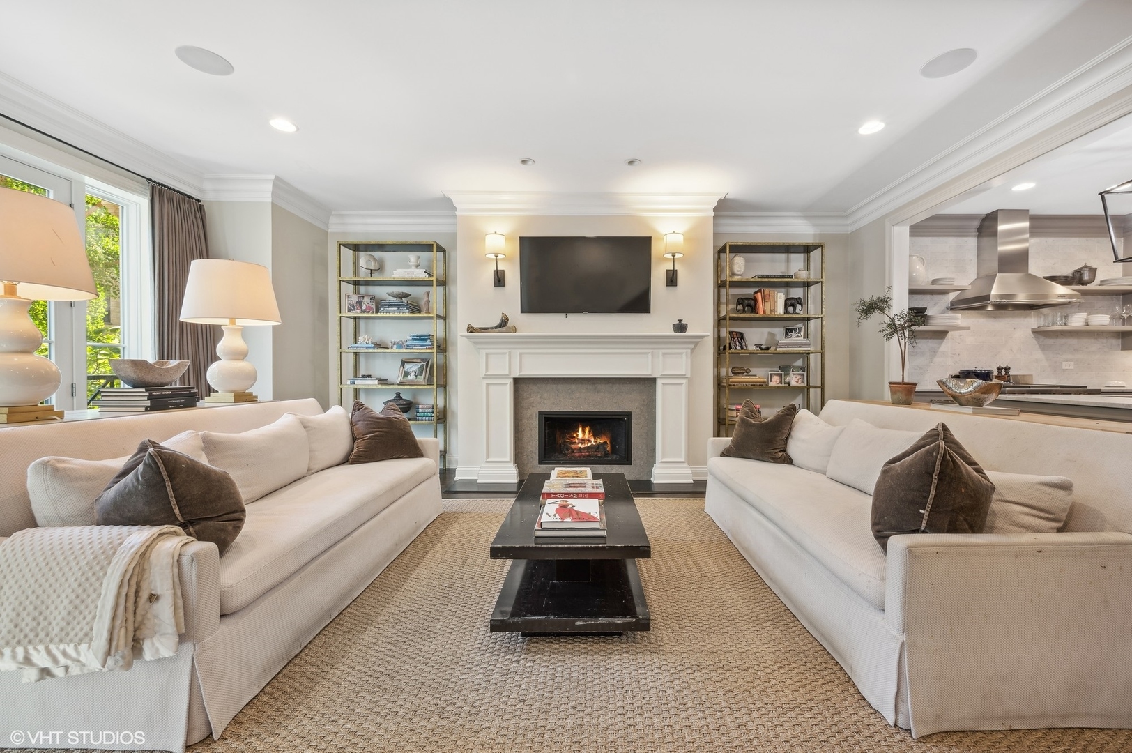 2050 N Mohawk Street Unit: 1