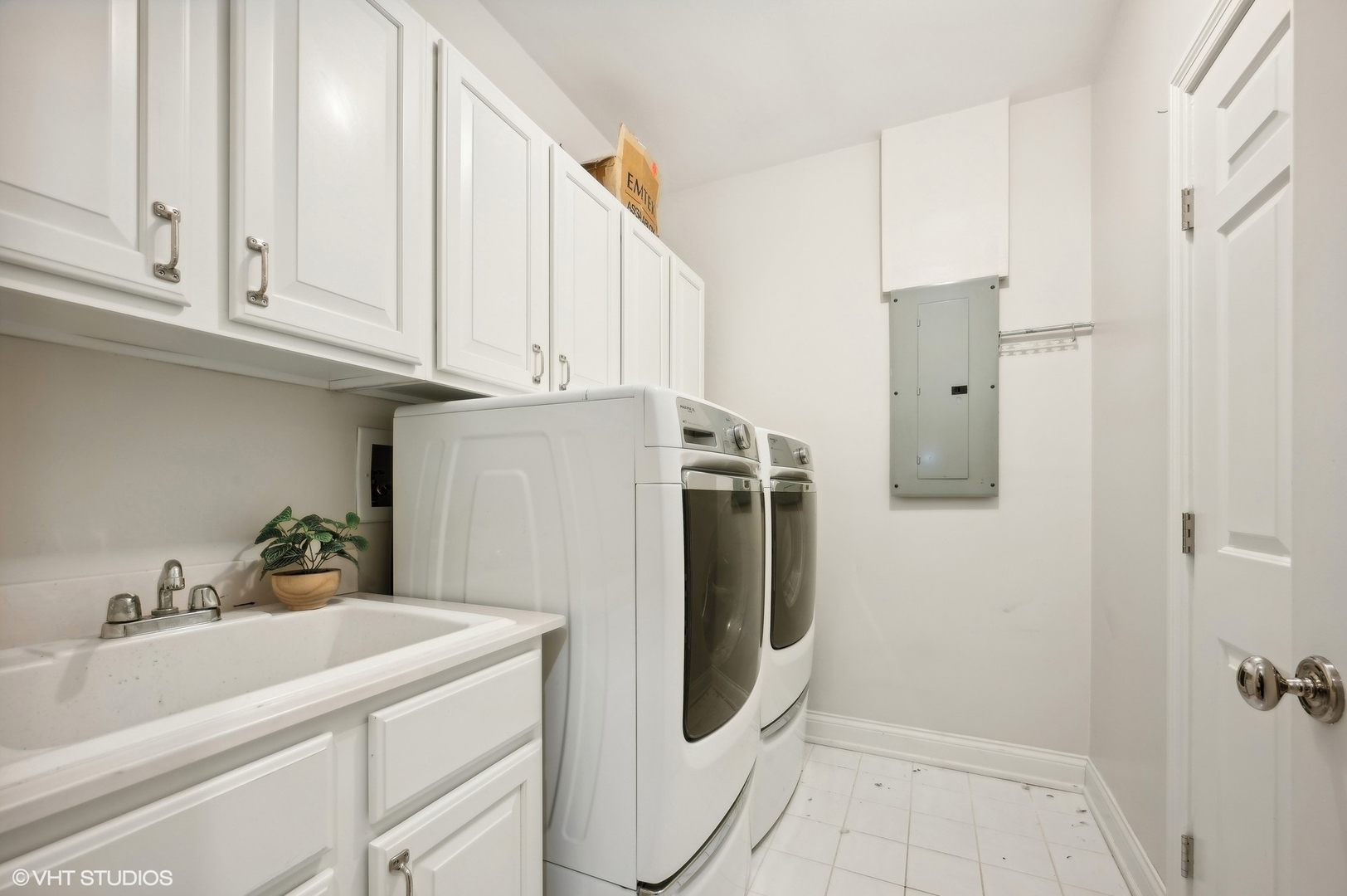 2050 N Mohawk Street Unit: 1