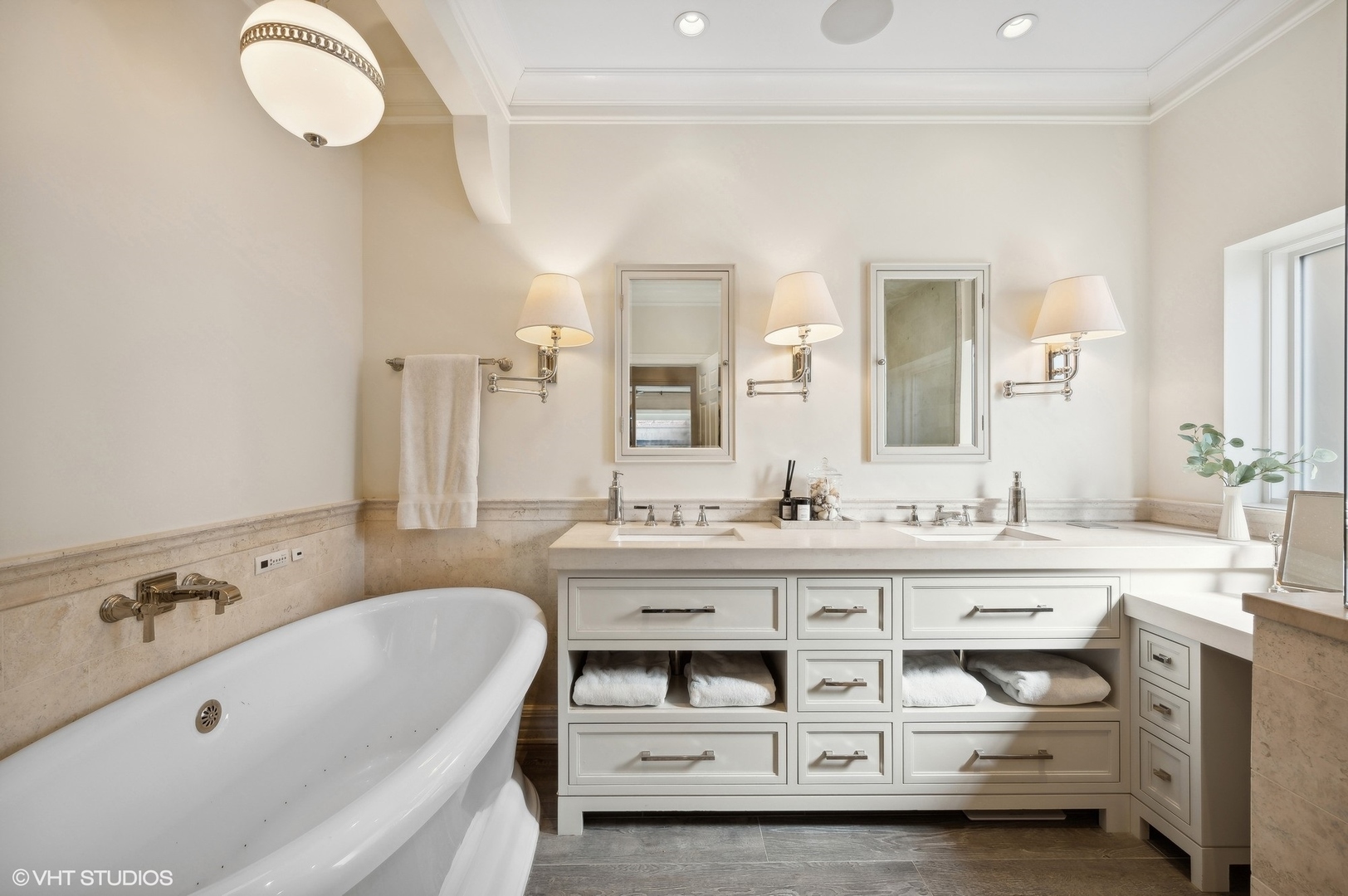 2050 N Mohawk Street Unit: 1