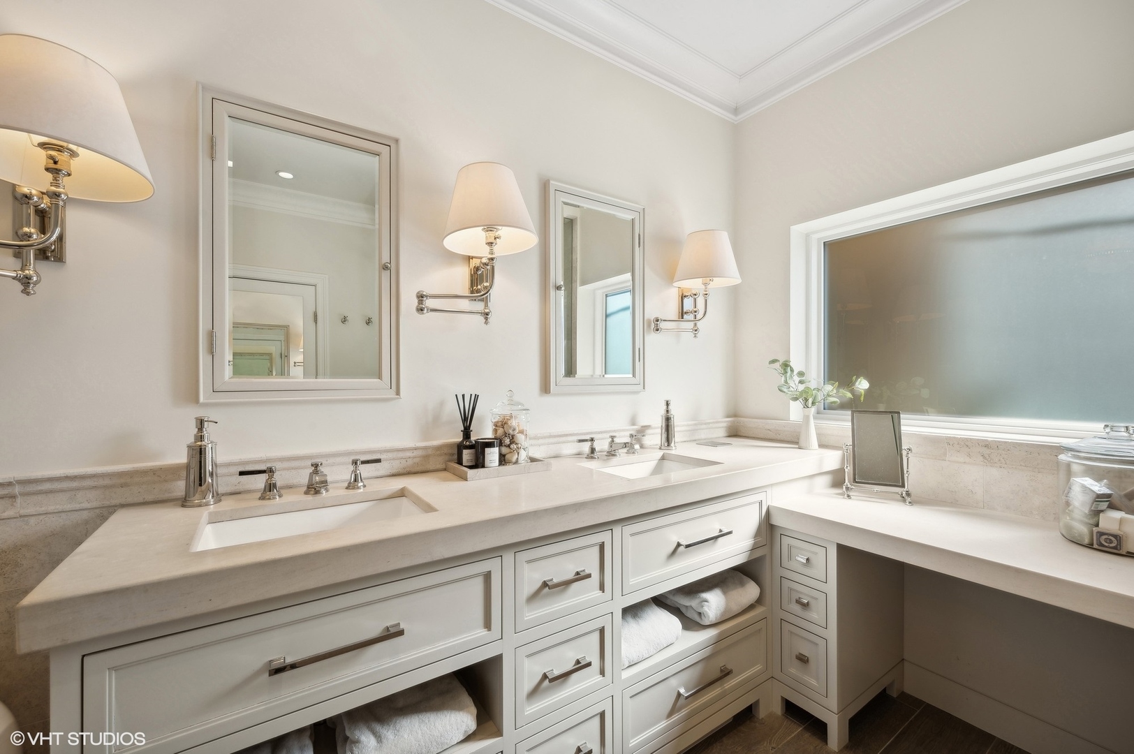 2050 N Mohawk Street Unit: 1