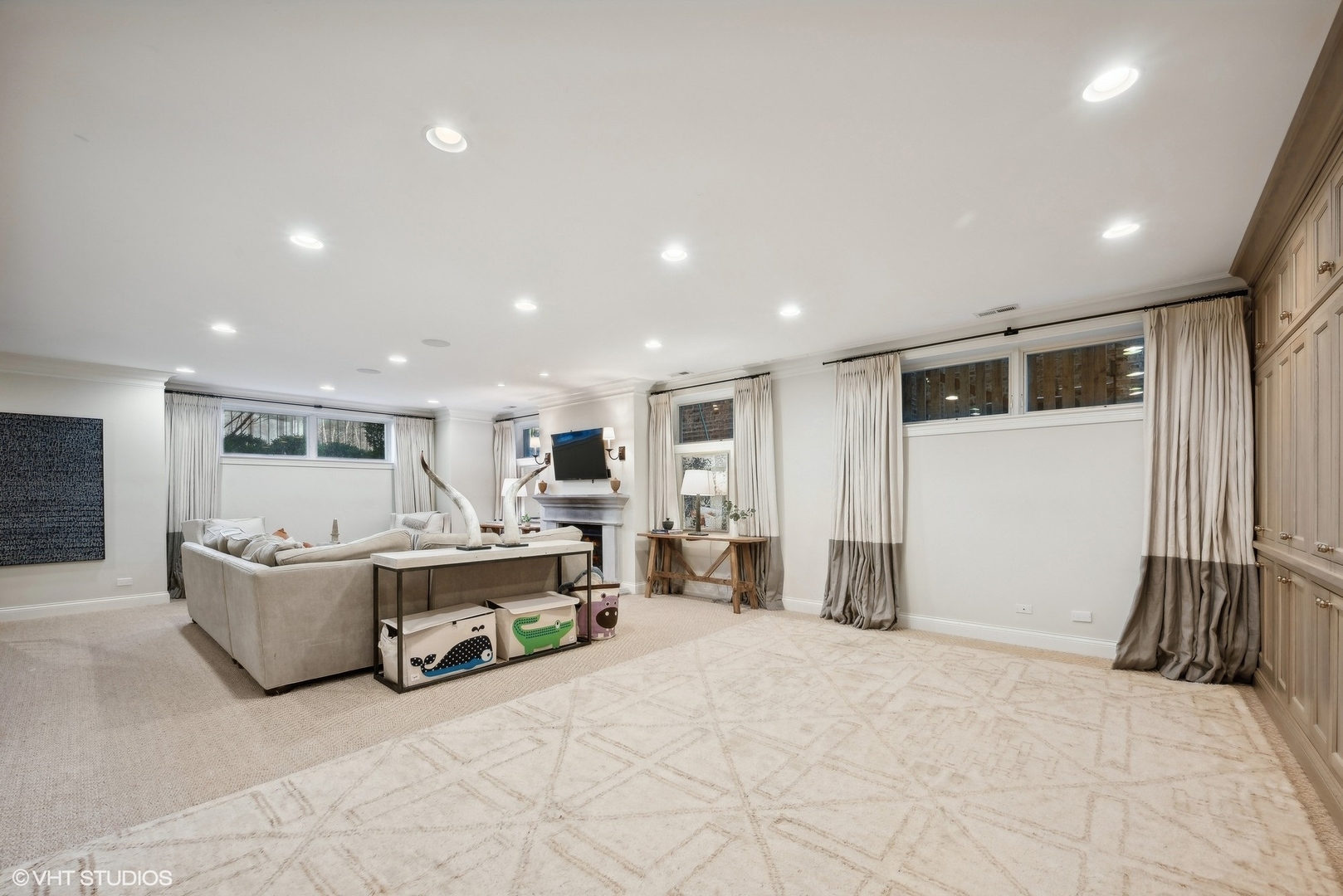 2050 N Mohawk Street Unit: 1