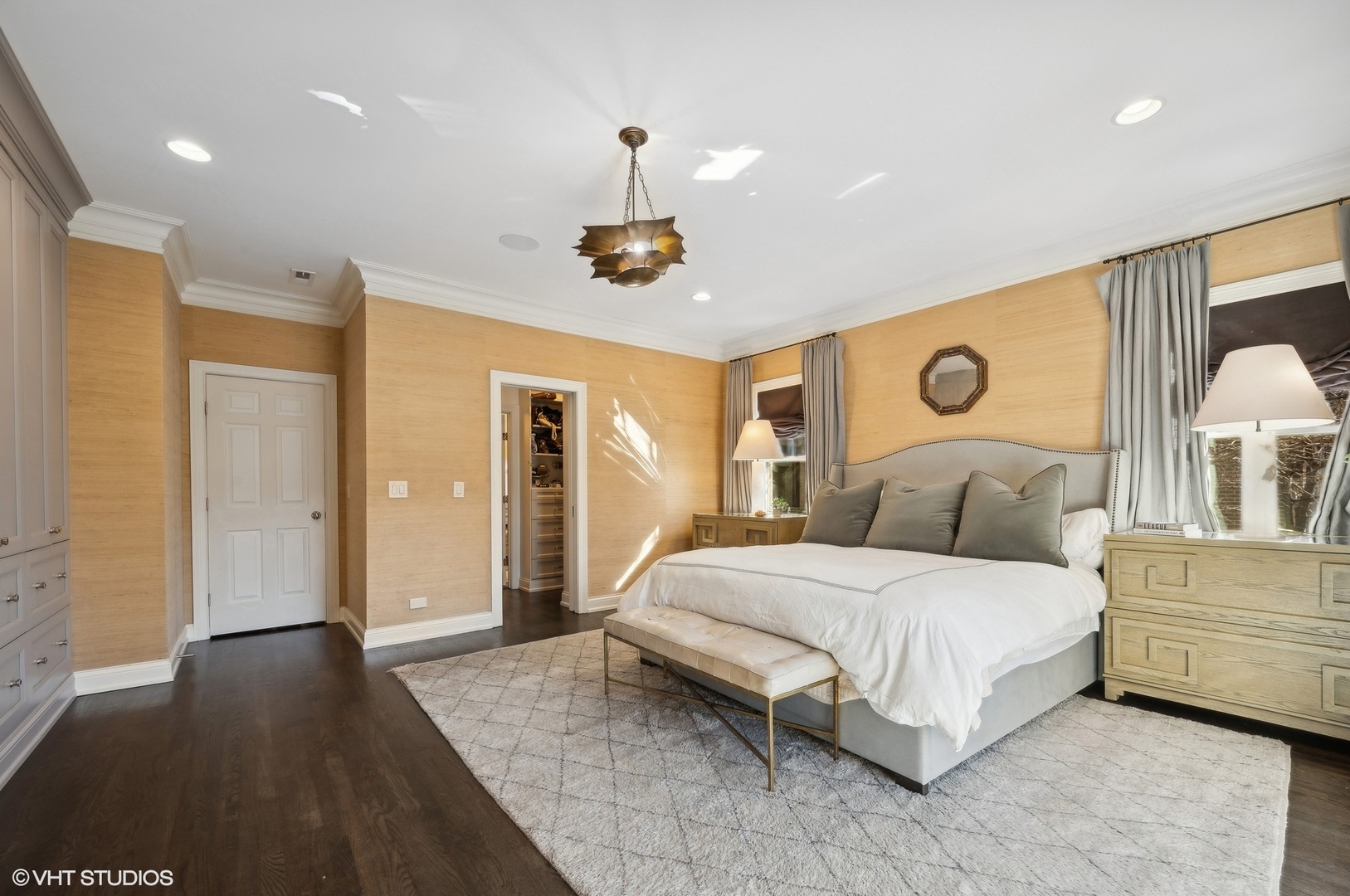 2050 N Mohawk Street Unit: 1