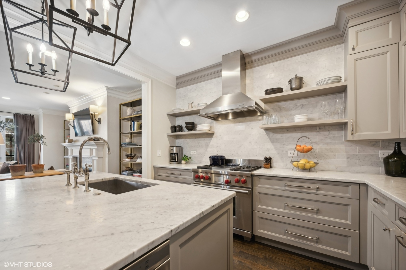 2050 N Mohawk Street Unit: 1