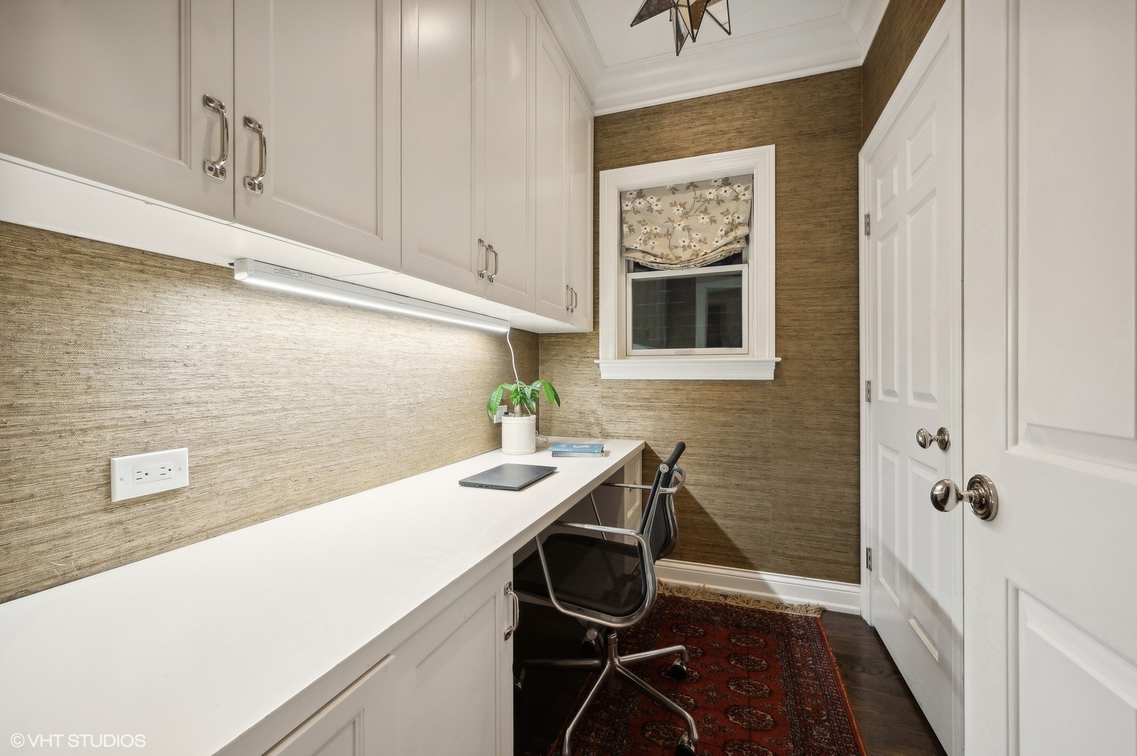 2050 N Mohawk Street Unit: 1