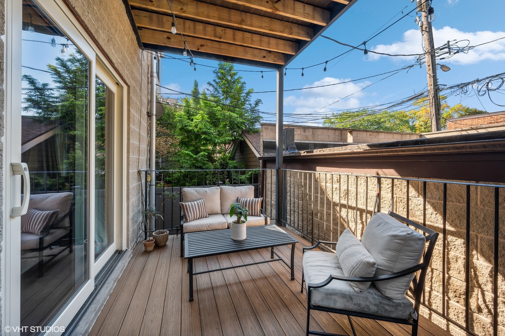 2050 N Mohawk Street Unit: 1