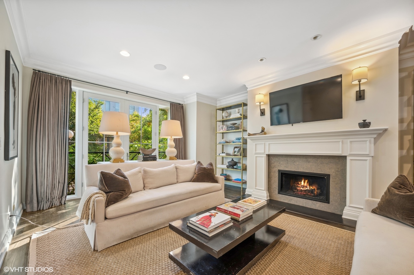 2050 N Mohawk Street Unit: 1