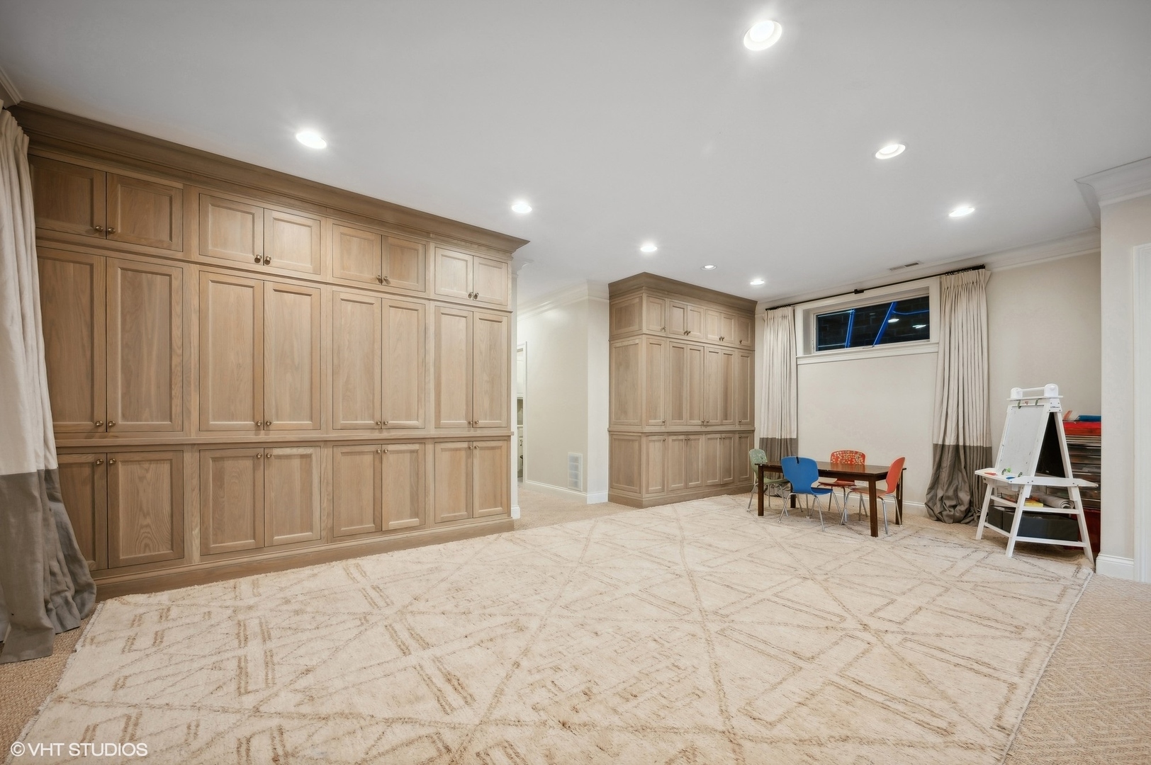 2050 N Mohawk Street Unit: 1