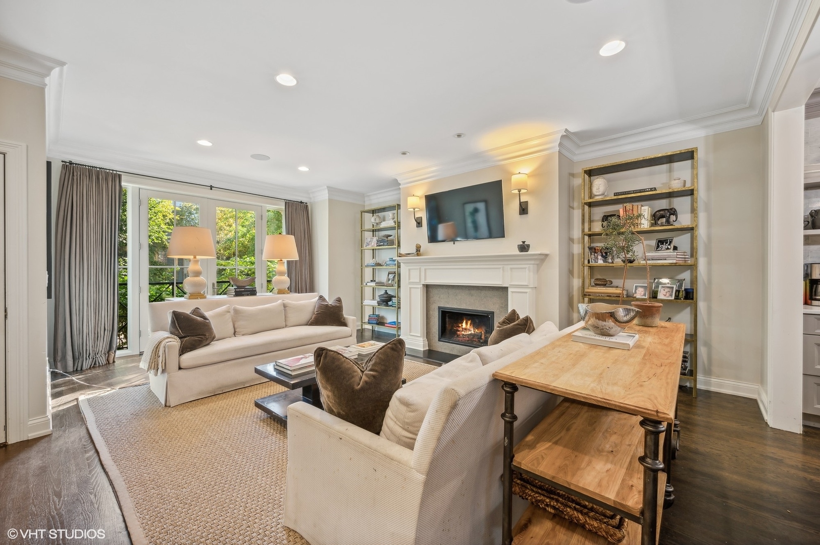 2050 N Mohawk Street Unit: 1