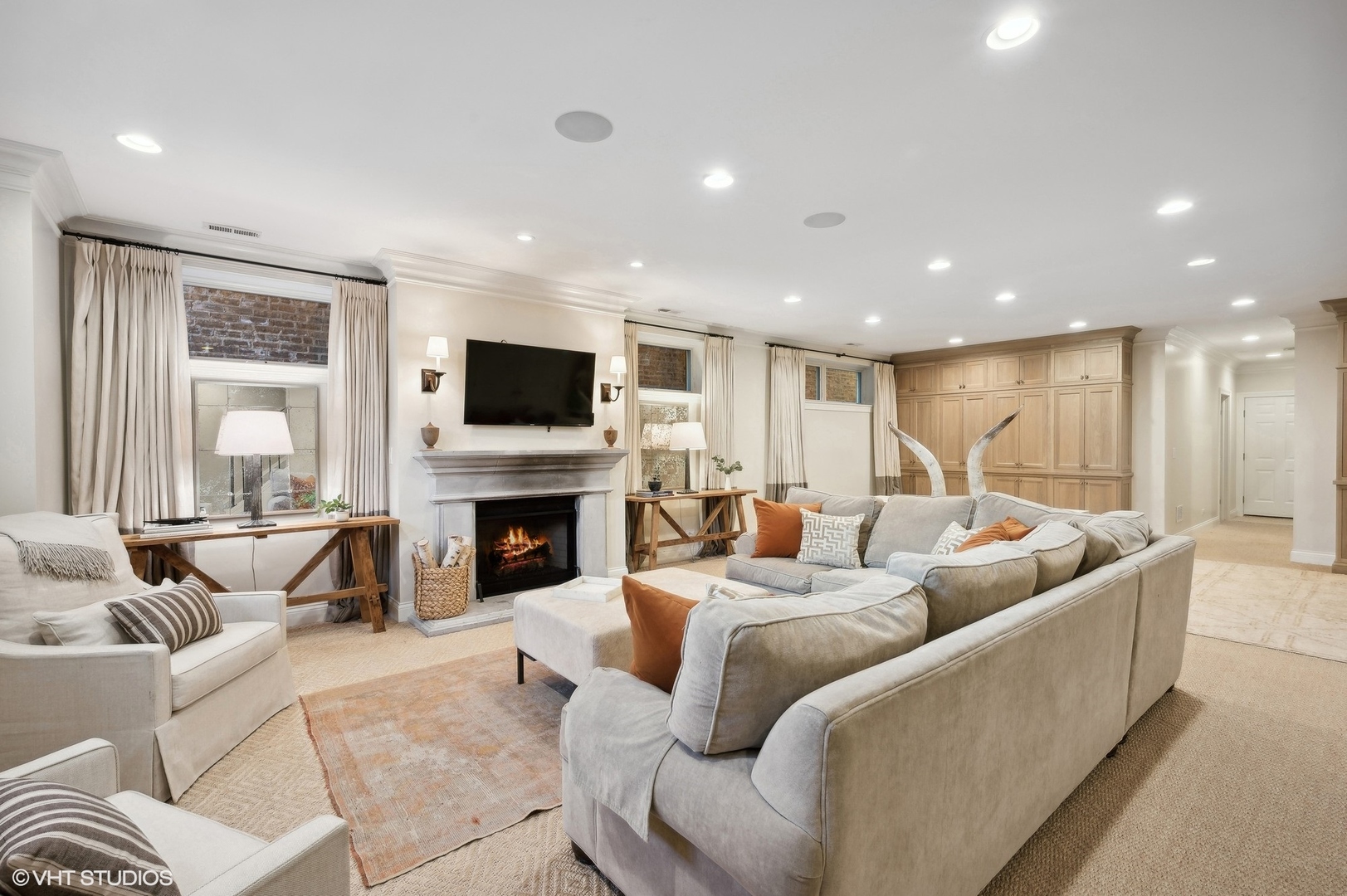 2050 N Mohawk Street Unit: 1