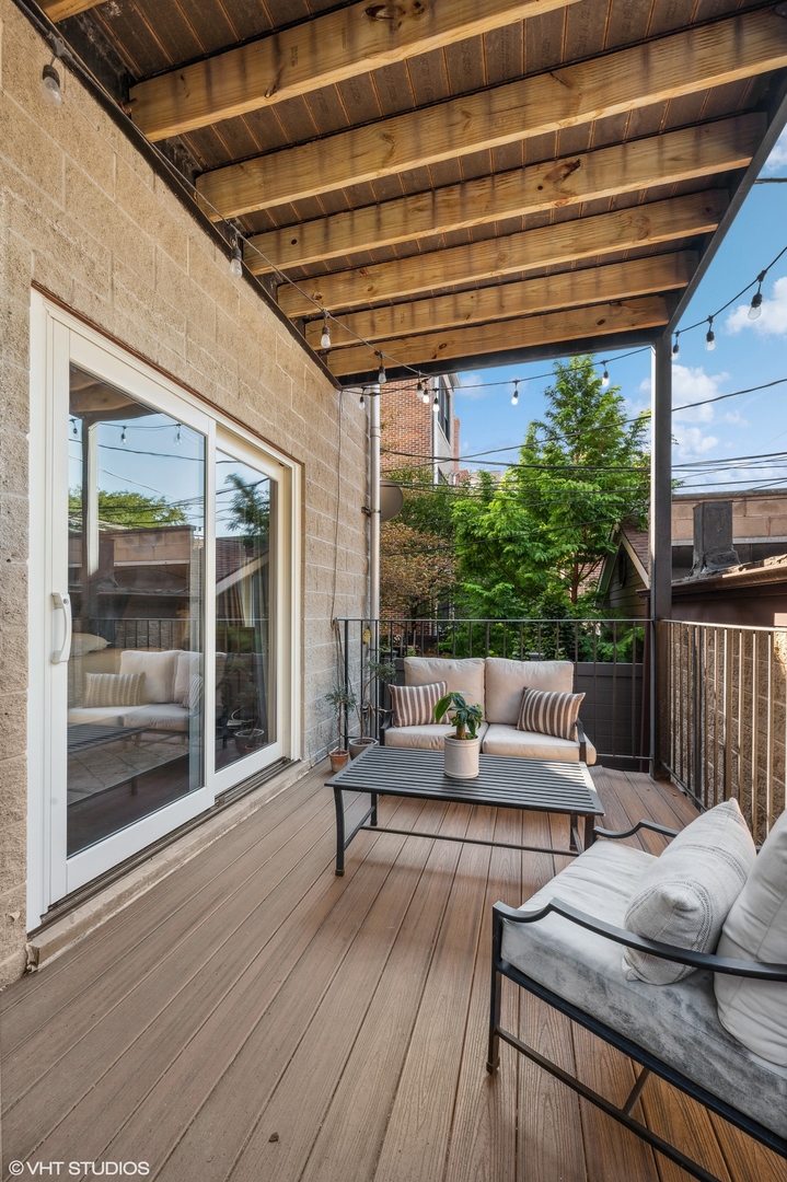 2050 N Mohawk Street Unit: 1