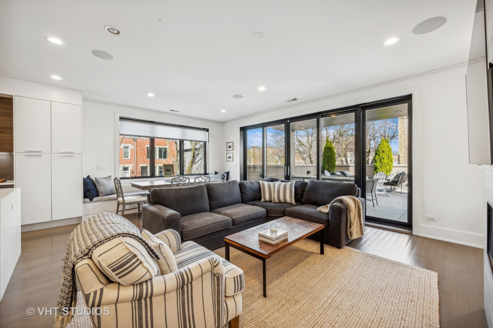 1355 W Wrightwood Avenue Unit: 2