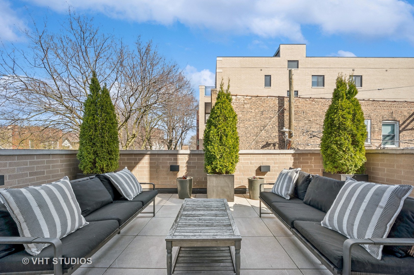 1355 W Wrightwood Avenue Unit: 2