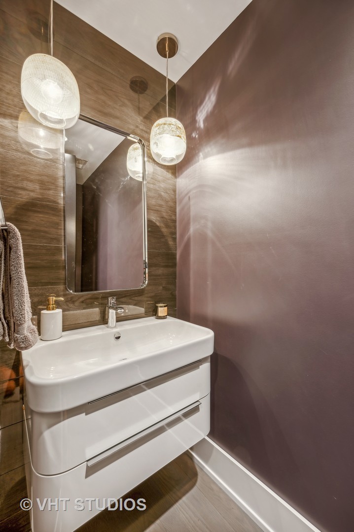 1355 W Wrightwood Avenue Unit: 2