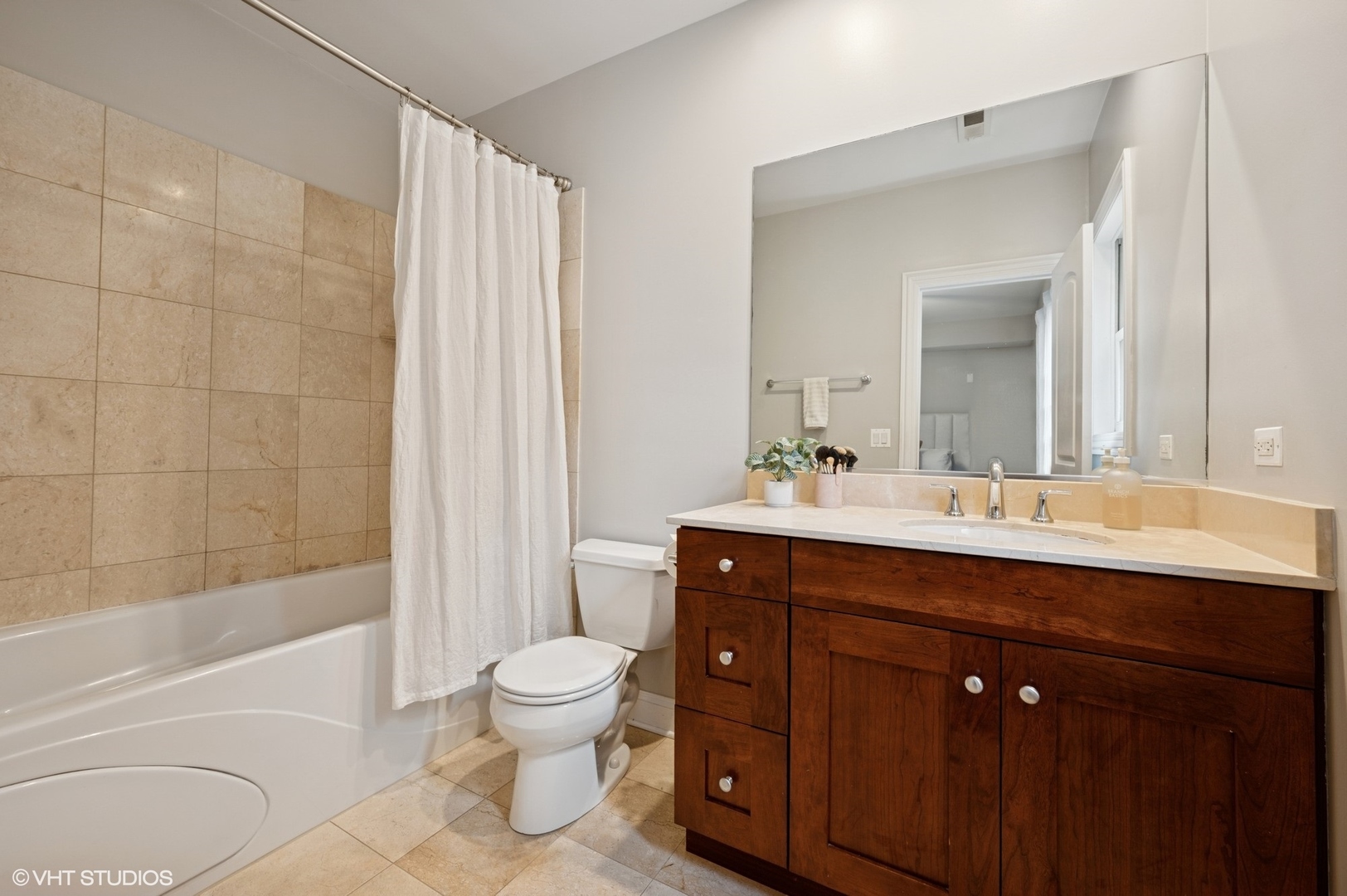 1547 N Hudson Avenue Unit: 1