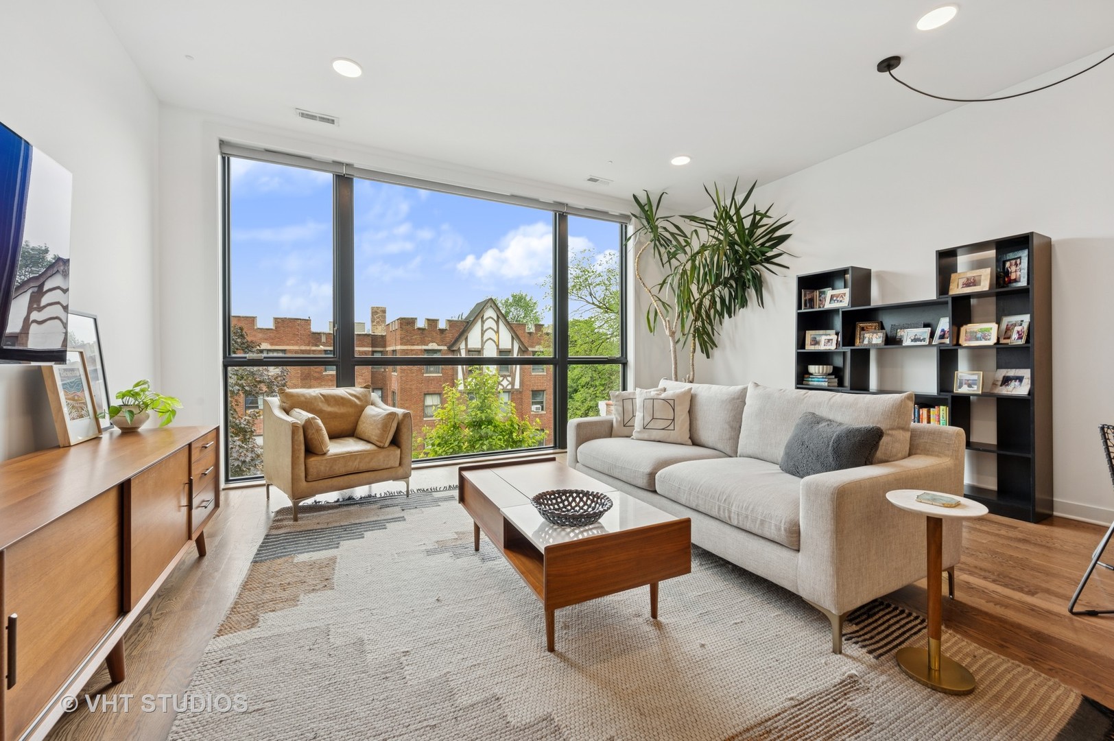 2125 N Mozart Street Unit: 3