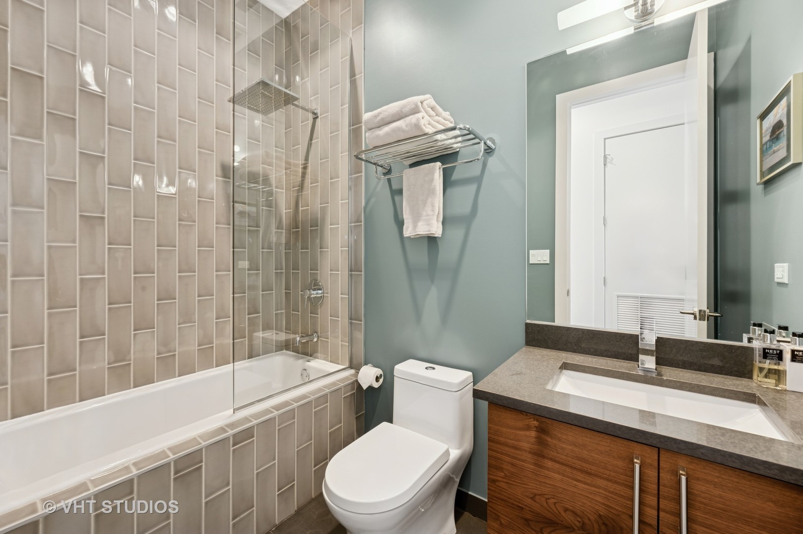 2125 N Mozart Street Unit: 3