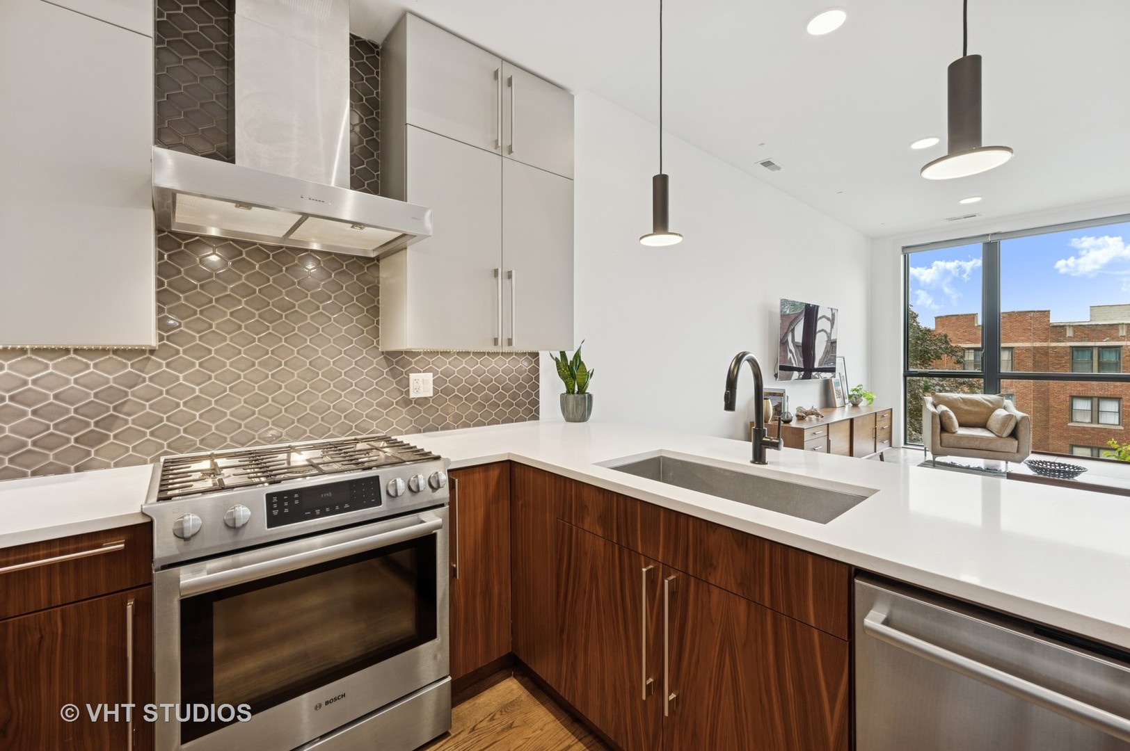 2125 N Mozart Street Unit: 3
