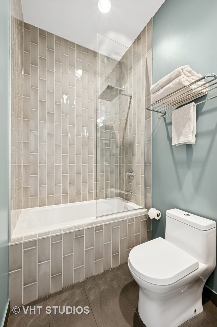 2125 N Mozart Street Unit: 3