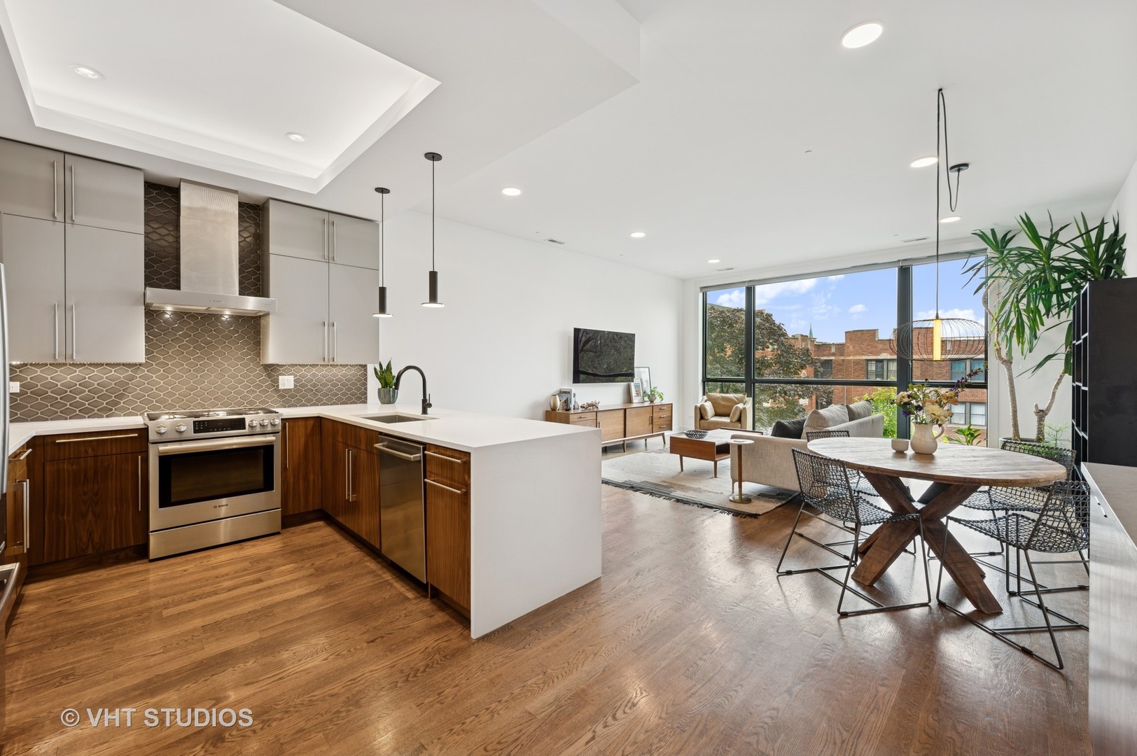 2125 N Mozart Street Unit: 3