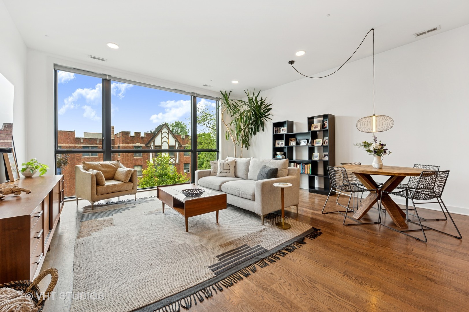 2125 N Mozart Street Unit: 3